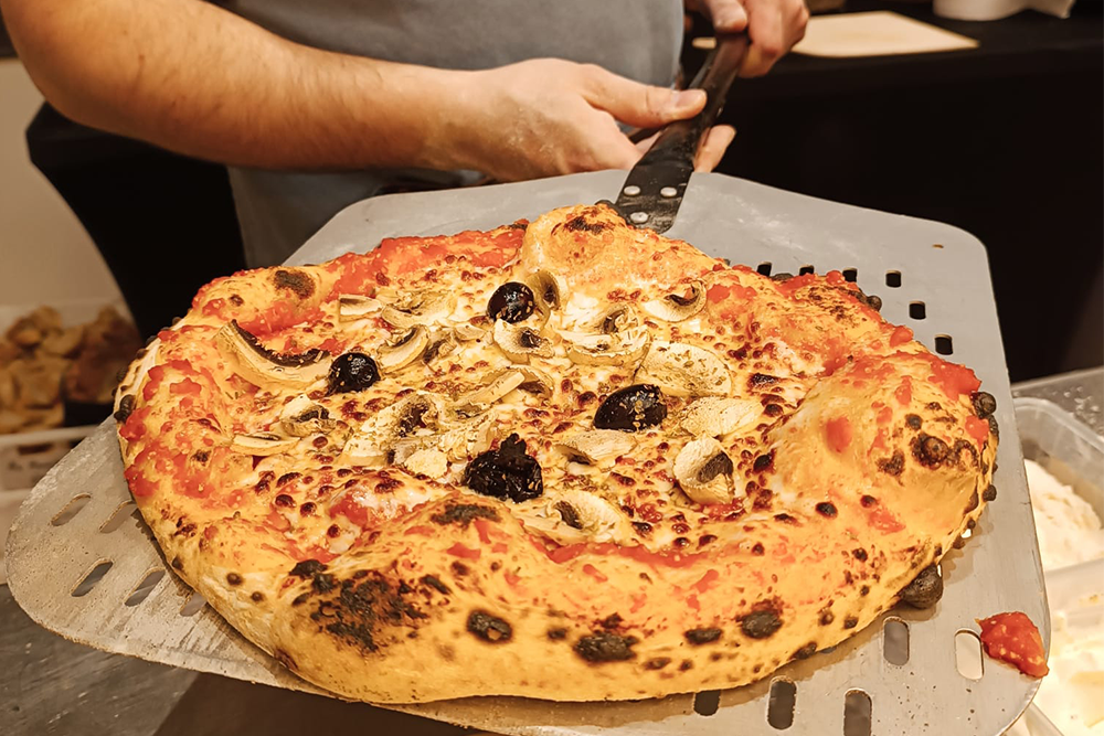 Pizza napolitaine traditionnelle chez vous grâce à nos Bars privatisables à lyon